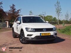 Volkswagen Tiguan - 1.5 TSI ACT Highline | Apple Carplay | Led koplampen | Automaat | Trekhaak | Parkeersensor