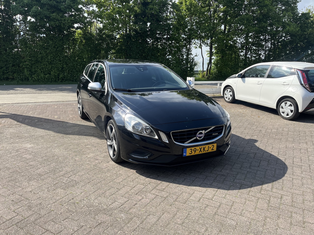 Volvo V60 - 1.6 T3 R-Design AUTOMAAT TREKHAAK CRUISE PDC NAVI - AutoWereld.nl