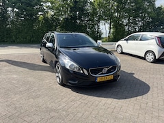 Volvo V60 - 1.6 T3 R-Design AUTOMAAT TREKHAAK CRUISE PDC NAVI