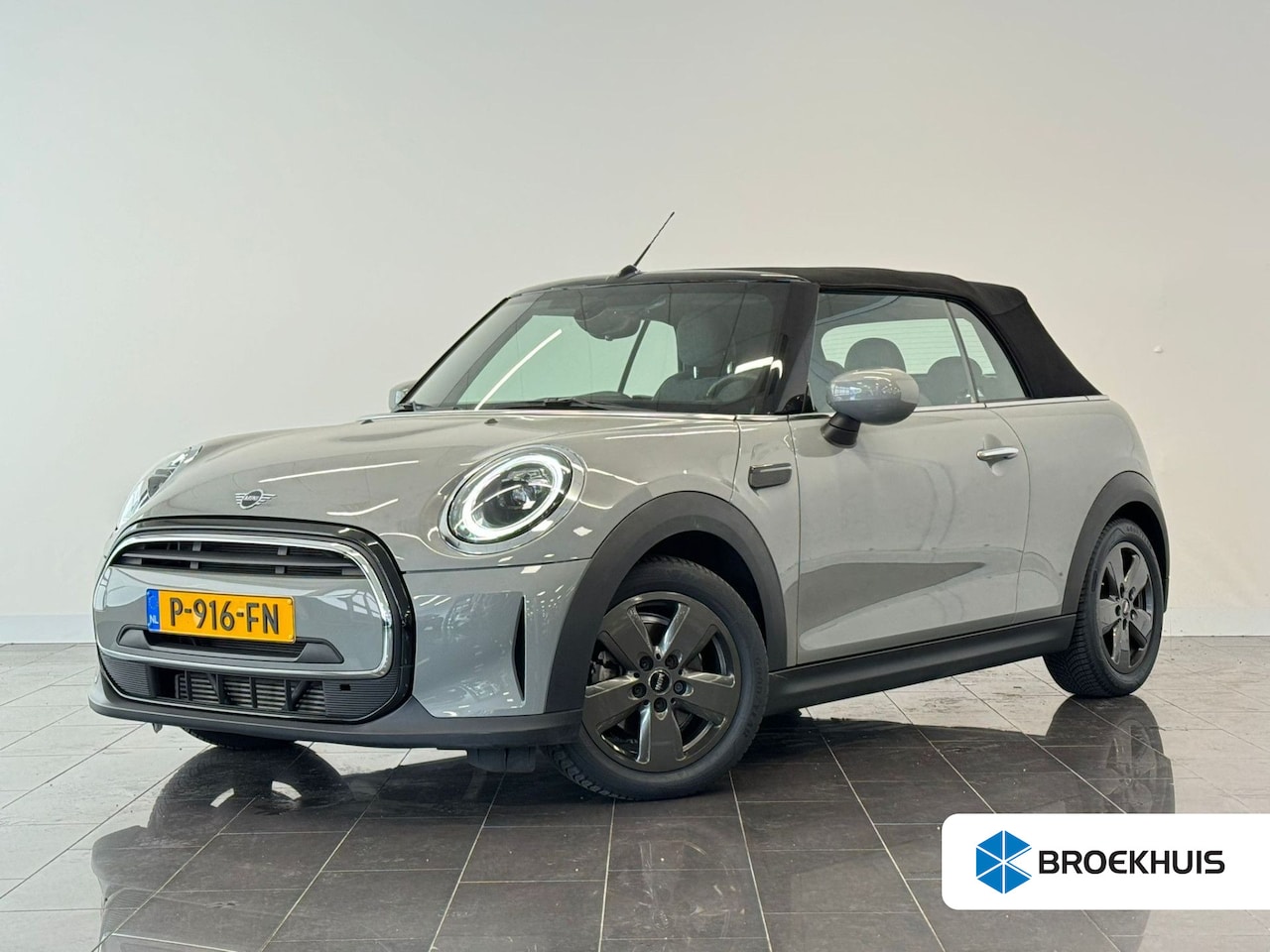 MINI Cabrio - Mini 1.5 Cooper Business Edition | Airco | Cruise control | Lichtmetalen velgen 16" - AutoWereld.nl
