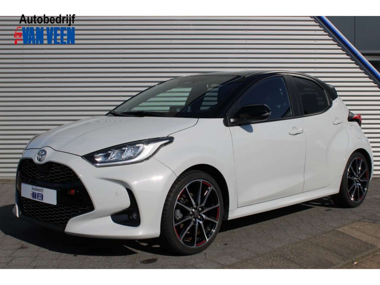 Toyota Yaris - 1.5 Hybrid 130pk! GR Sport | Navi | PDC | Stoel -/ Stuurwielverw - AutoWereld.nl