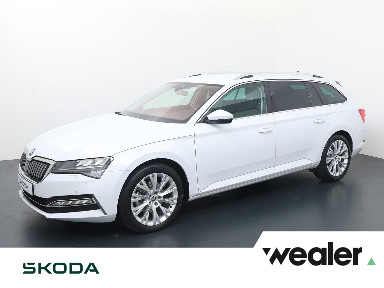 Skoda Superb Combi - 1.4 TSI iV Business Edition Plus | 218 PK | Lichtmetalen velgen 18"| El. achterklep | Cant - AutoWereld.nl