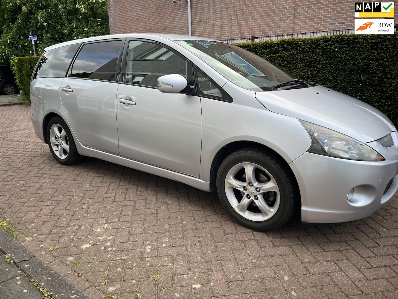 Mitsubishi Grandis - 2.4-16V Intense 7 persoons airco trekhaak - AutoWereld.nl