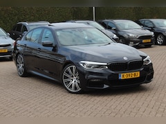 BMW 5-serie - 540i xDrive High Exe. M Sport / Schuifdak / 360Camera / Head-up / 20'' / Softclose / Luxe