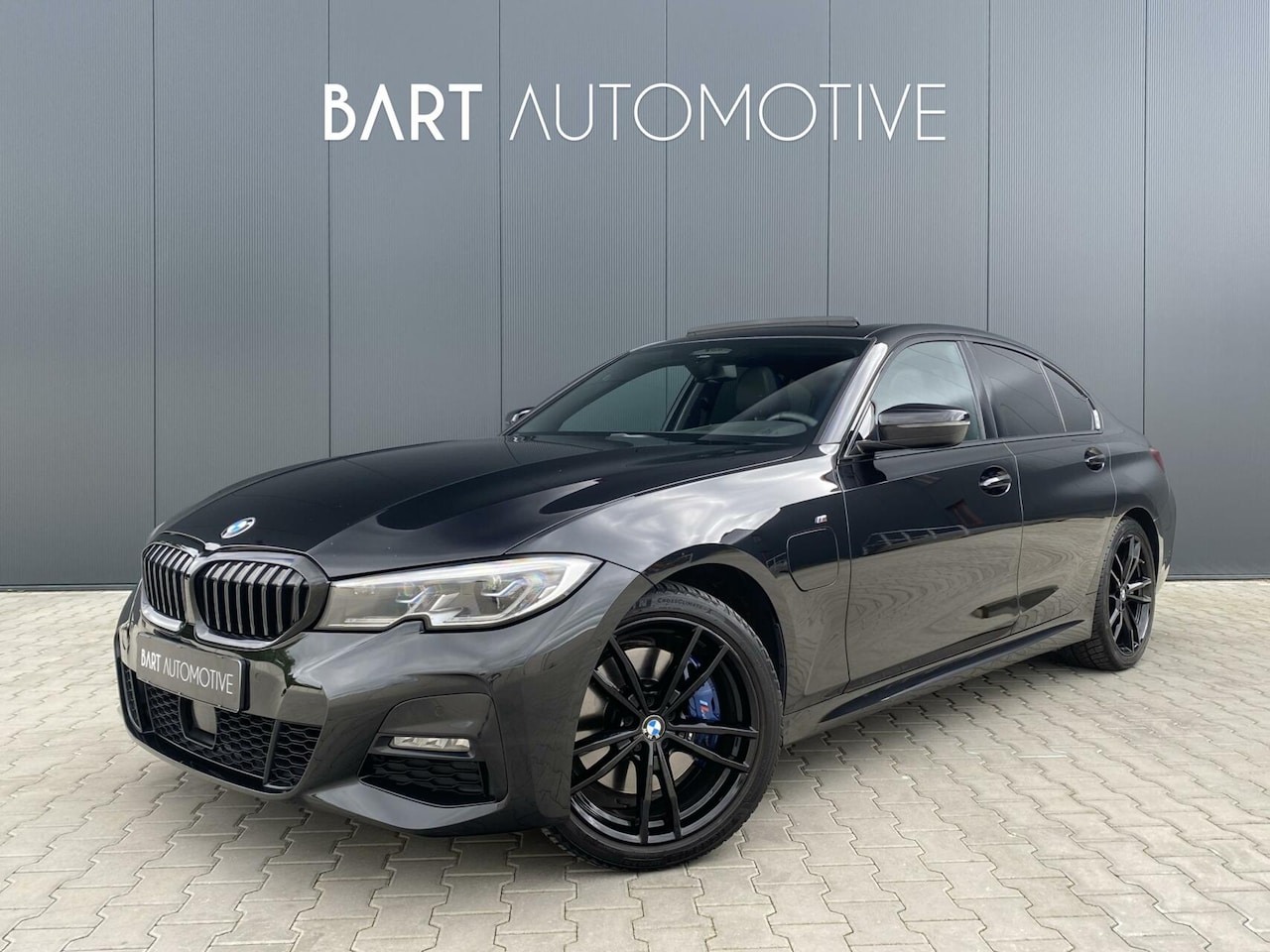 BMW 3-serie - 330e M Sport High Executive|ACC|Camera|Pano|Laser - AutoWereld.nl