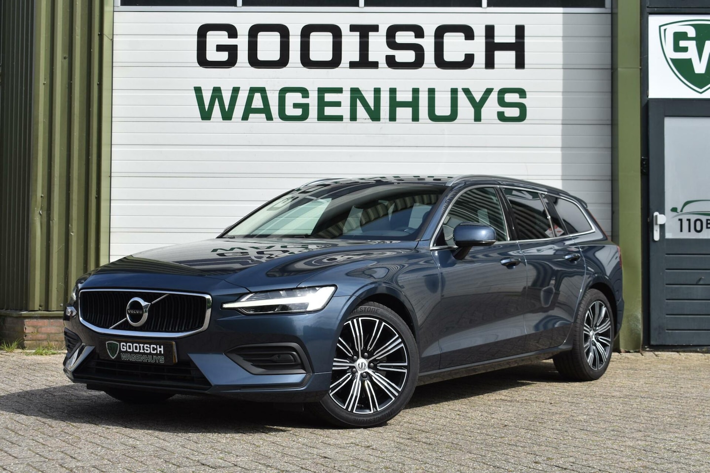 Volvo V60 - 2.0 T5 Momentum | Leder | ACC | 18" LMV | Elektrische klep | - AutoWereld.nl
