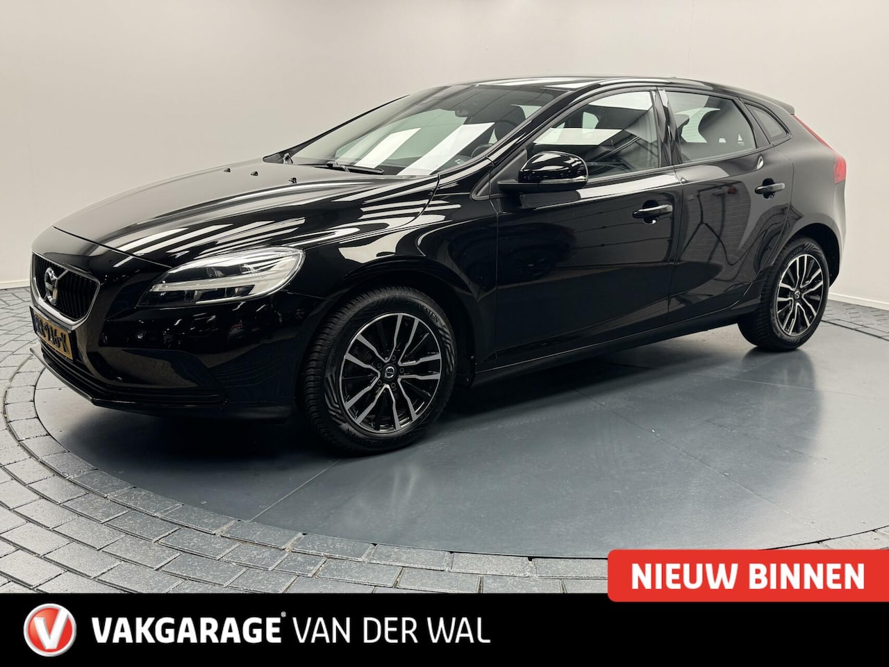 Volvo V40 - 2.0 T2 Nordic+ Navigatie-Cr.contr-Clima-Stoelverwarming-Lm16''velgen-Parkeersensoren - AutoWereld.nl