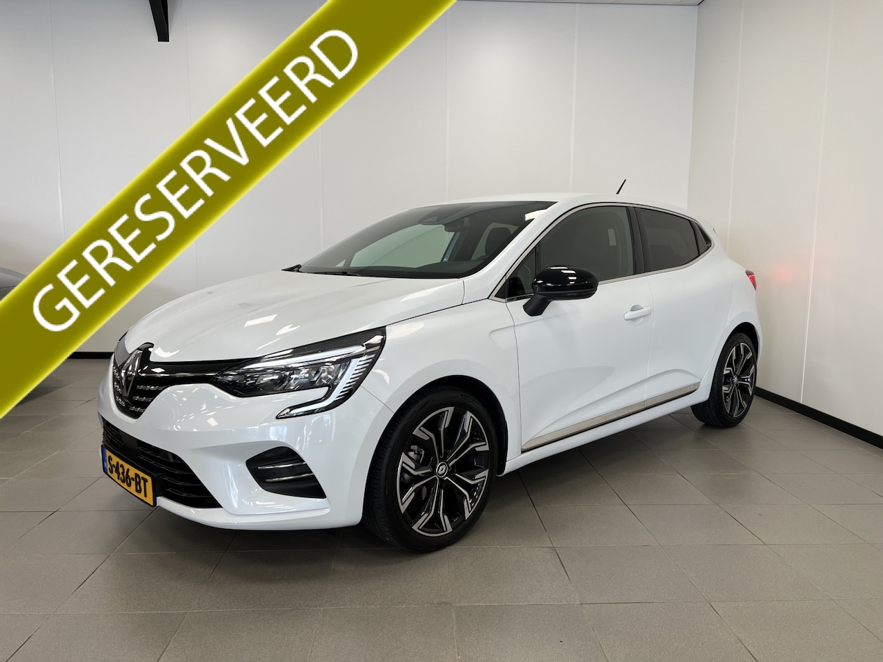 Renault Clio - 1.0 TCe Intens / 5-DEURS / CAMERA / 2023 / - AutoWereld.nl