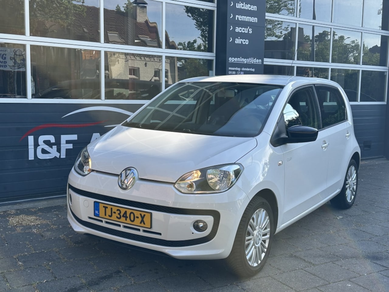 Volkswagen Up! - 1.0 high up! BlueM. Navigatie Stoelverwarming - AutoWereld.nl