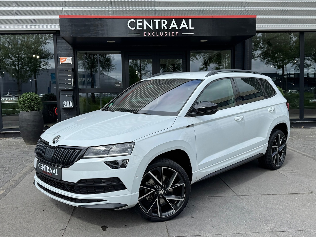 Skoda Karoq - 1.5 TSI ACT Sportline 150PK|Canton|Camera|ACC|Keyless|Carplay|Ambient Light - AutoWereld.nl
