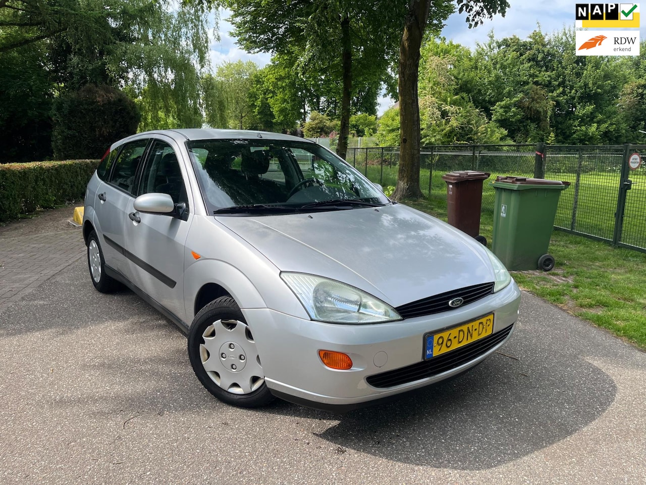 Ford Focus - 1.6-16V Ambiente 5DRS AUTOMAAT | ORIG. LAGE KMSTAND NAP | APK | - AutoWereld.nl