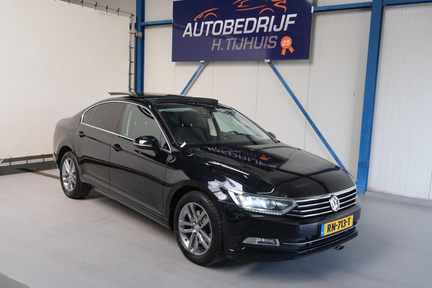 Volkswagen Passat - 1.6 TDI Comfortline Business Automaat - Airco, Cruise, Schuifdak, Navi, PDC. - AutoWereld.nl