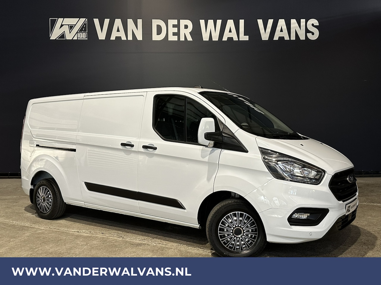 Ford Transit Custom - 2.0 TDCI 131pk L2H1 Euro6 Airco | LED | Cruisecontrol | Verwarmde voorruit | Parkeersensor - AutoWereld.nl