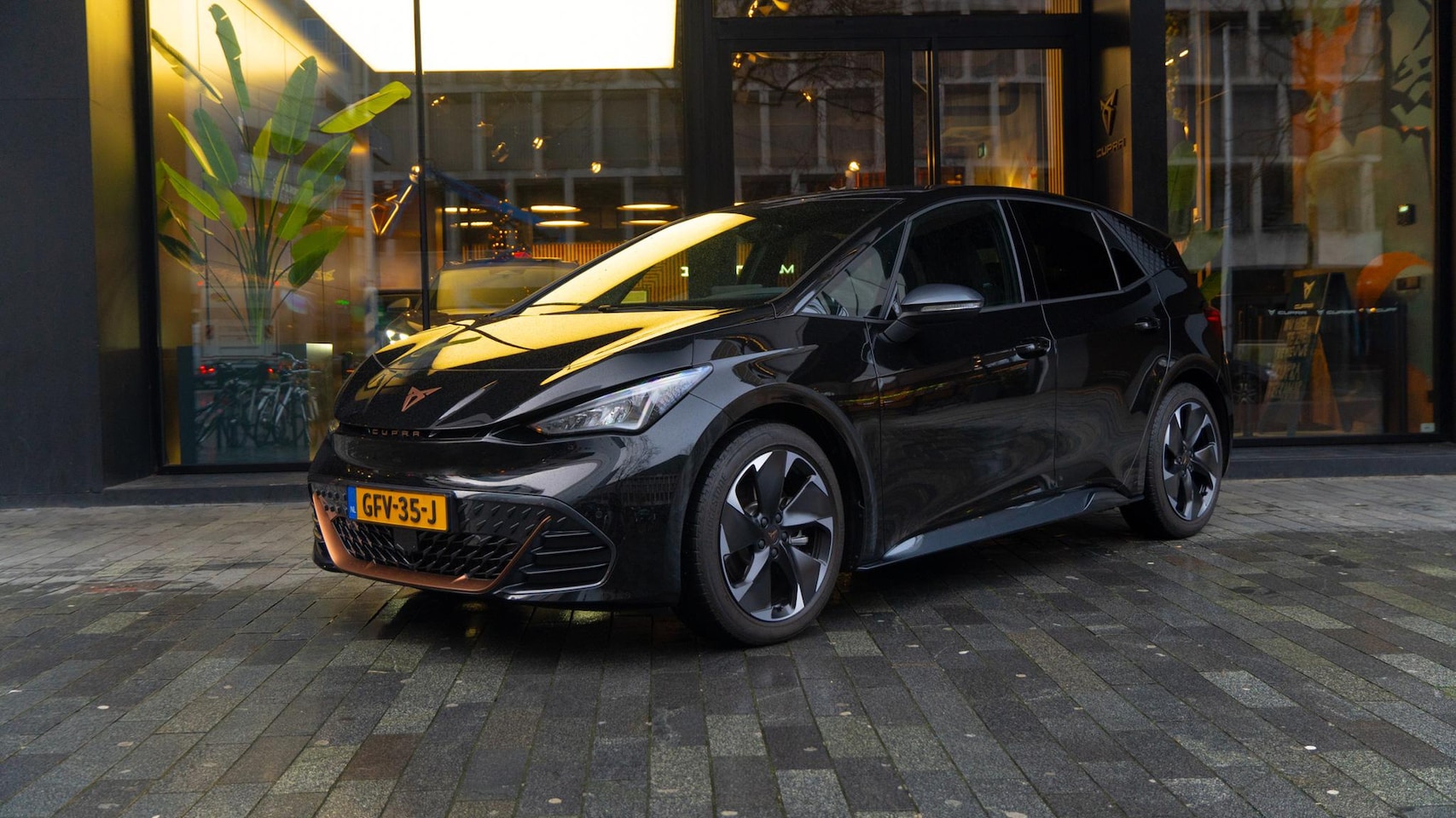 CUPRA Born - Business 63 kWh | Achteruitrijcamera | Stoel- en stuurverwarming | Adaptieve cruise contro - AutoWereld.nl