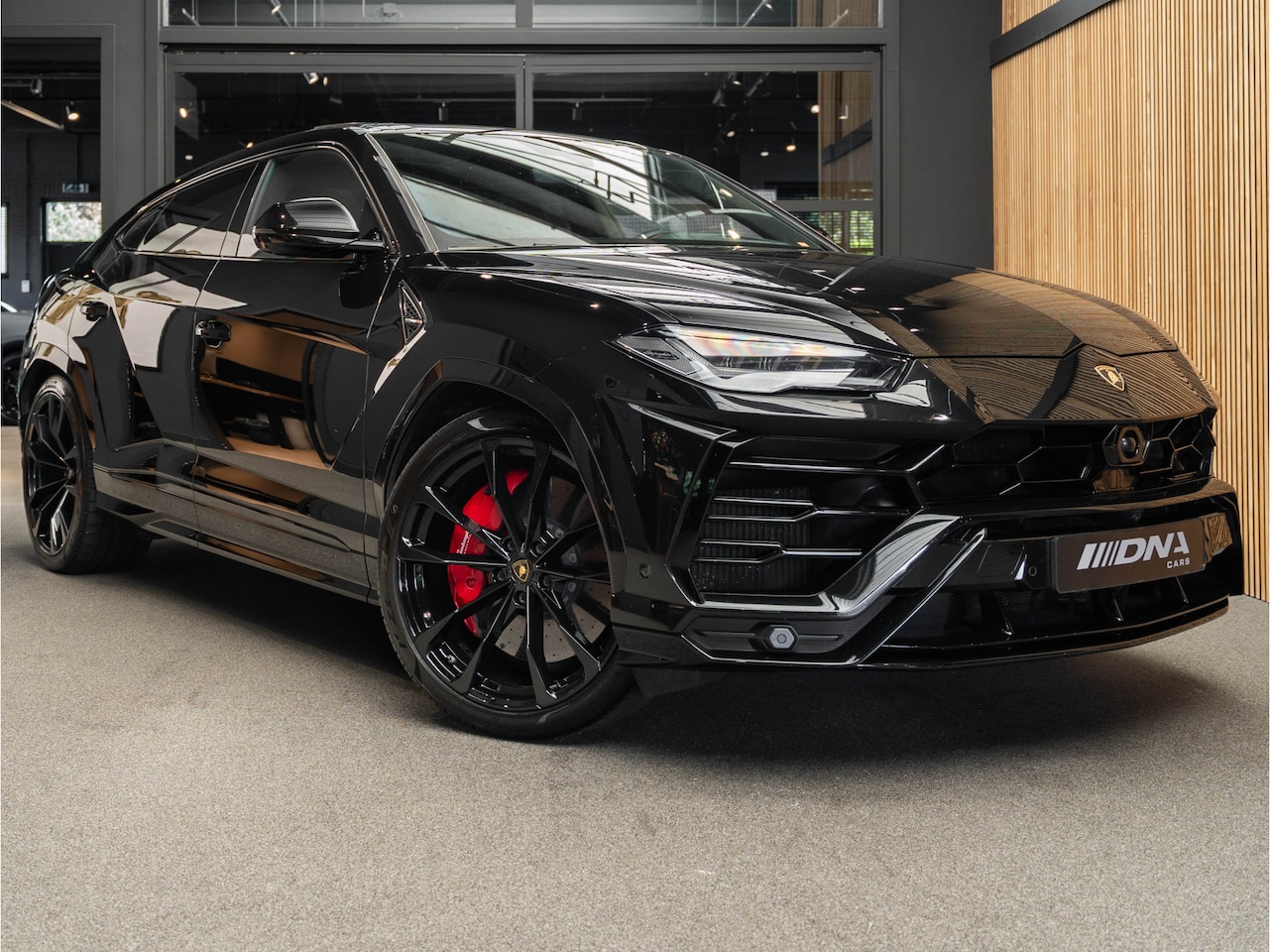 Lamborghini Urus - V8 Keramisch Volleder Massage 4.0 V8 Ventilatie Surround - AutoWereld.nl