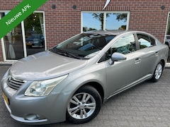 Toyota Avensis - 1.6 VVTi Dynamic NIEUWE APK / RIJDT GOED / TREKHAAK / AIRCO / CRUISE / LMV