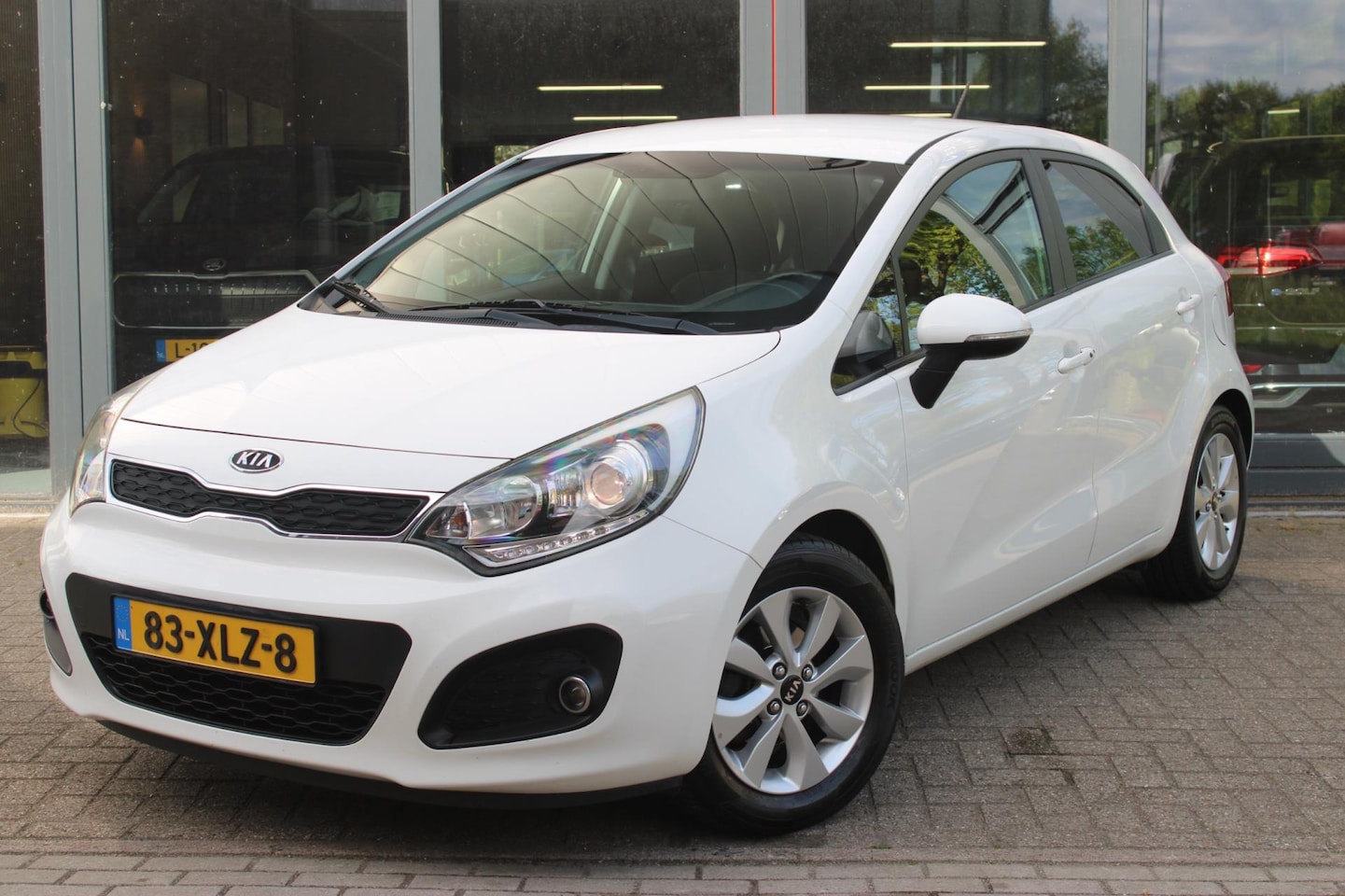 Kia Rio - 1.2 CVVT Super Pack | Keyless | Cruise Control | Telefoonvoorbereiding | ACC | Parkeersens - AutoWereld.nl
