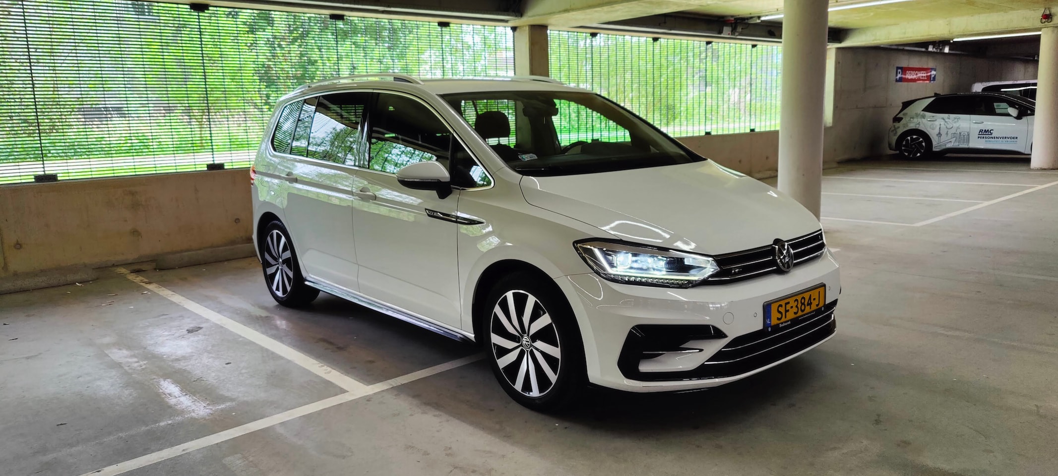 Volkswagen Touran - 1.4 TSI Highline Business R 7p - AutoWereld.nl
