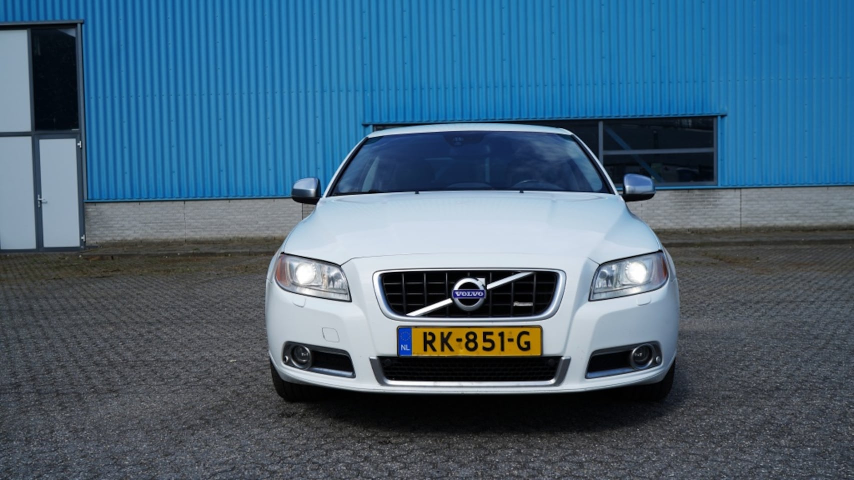 Volvo V70 - D5 R-Design Standkach/Citysafety/stoelverw/clima/cruise/xenon - AutoWereld.nl