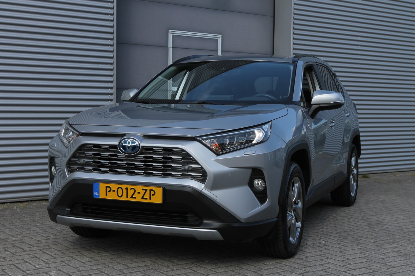Toyota RAV4 - 2.5 Hybrid Business Intro I AUT. I NAVI I CAMERA - AutoWereld.nl