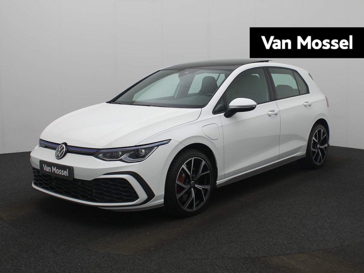 Volkswagen Golf - 1.4 eHybrid 245 PK GTE | Panoramadak | IQ Light | Stuur + Stoelverwarming | Sfeerverlichti - AutoWereld.nl