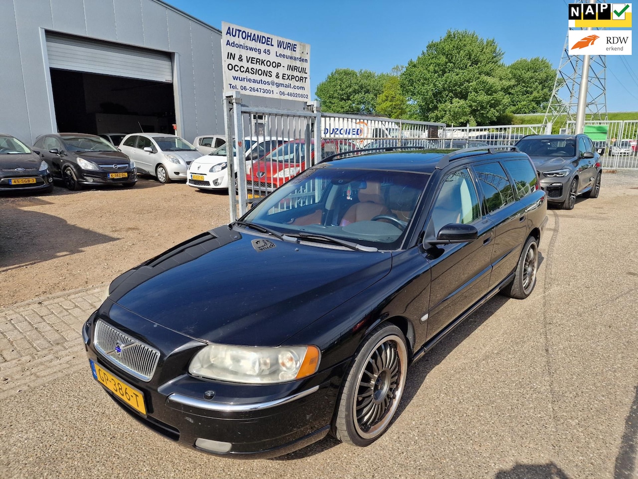 Volvo V70 - 2.4 D5 AWD Momentum/Automaat/Apk 15-10-2025 - AutoWereld.nl