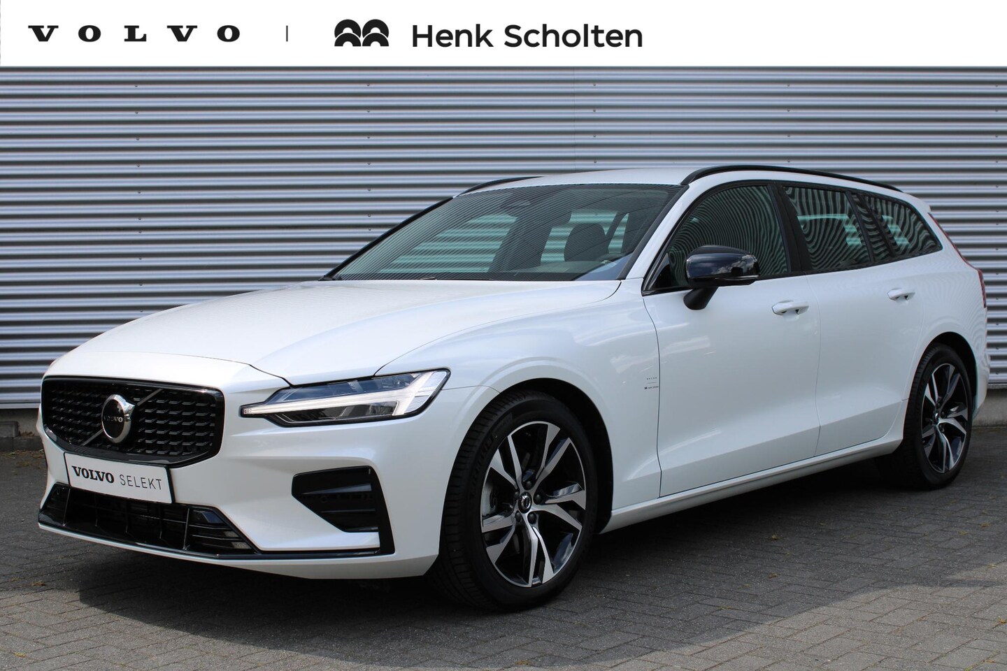 Volvo V60 - B4 Automaat Plus Dark | Parkeer camera | BLIS dodehoekdetectie | Adaptieve Cruise Control - AutoWereld.nl