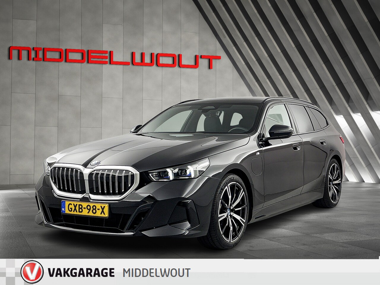 BMW 5-serie Touring - 530e/M-Pakk/Pano/Trekh/Leder/20"/BTW/Ned.Auto - AutoWereld.nl