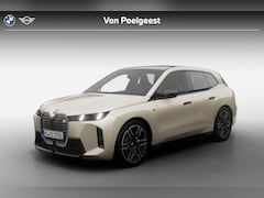 BMW iX - xDrive M70 | Comfort Pack | Innovation Pack | Glazen panoramadak Sky Lounge | Bowers & Wil