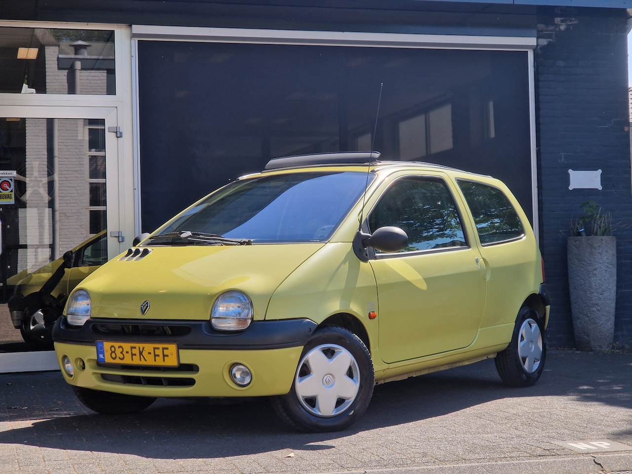 Renault Twingo - 1.2 Air PANO / NAP / UNIEK!!! - AutoWereld.nl