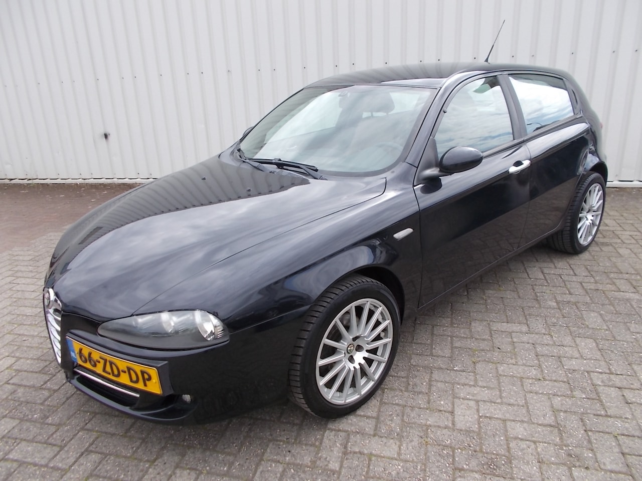 Alfa Romeo 147 - 2.0 T.Spark Business 2.0 T.Spark Business ( APK KEURING BIJ AFLEVERING! ) - AutoWereld.nl