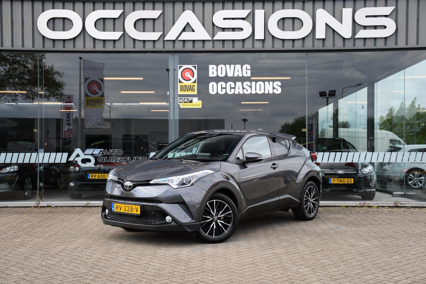 Toyota C-HR - 1.2 Executive 1 EIGENAAR/ NAVIGATIE/ LM 18 INCH / KEYLESS / CRUISE.C - AutoWereld.nl