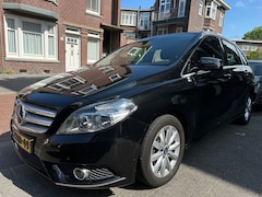 Mercedes-Benz B-klasse - 180 Ambition AUTOMAAT Clima Cruise PDC Schadevrij Dealer Onderhouden Nette Auto