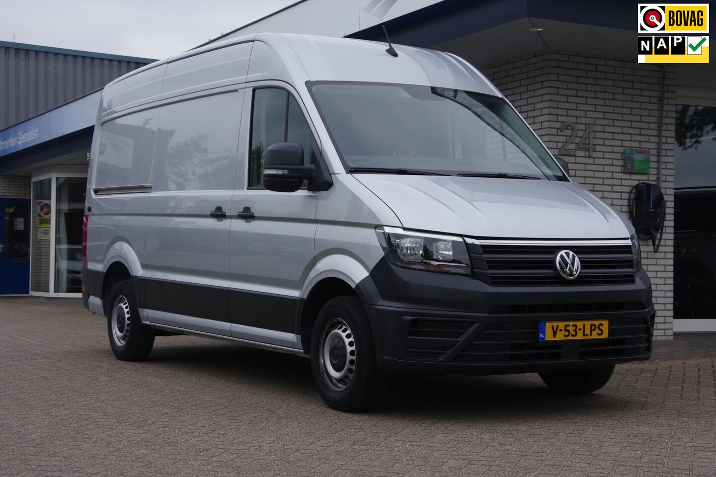 Volkswagen Crafter - 2.0 TDI Comfortline L3H3 Camera Stoelverwarming Carplay Navigatie - AutoWereld.nl