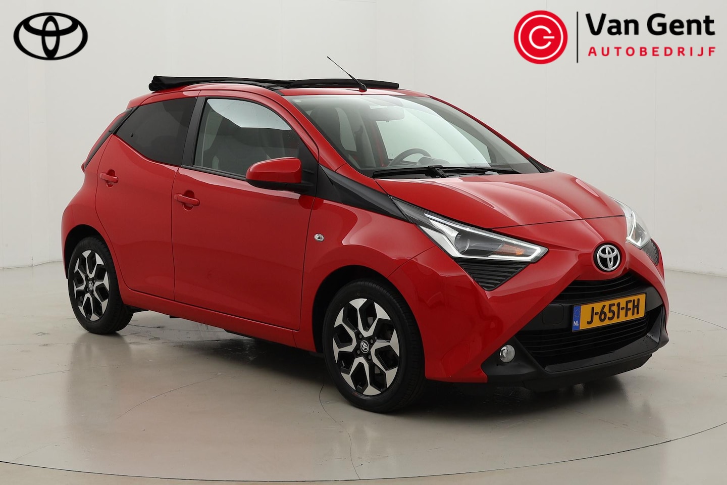Toyota Aygo - 1.0 VVT-i x-cite | Elektrisch vouwdak | Navigatie | Clima | Camera | 15 inch - AutoWereld.nl