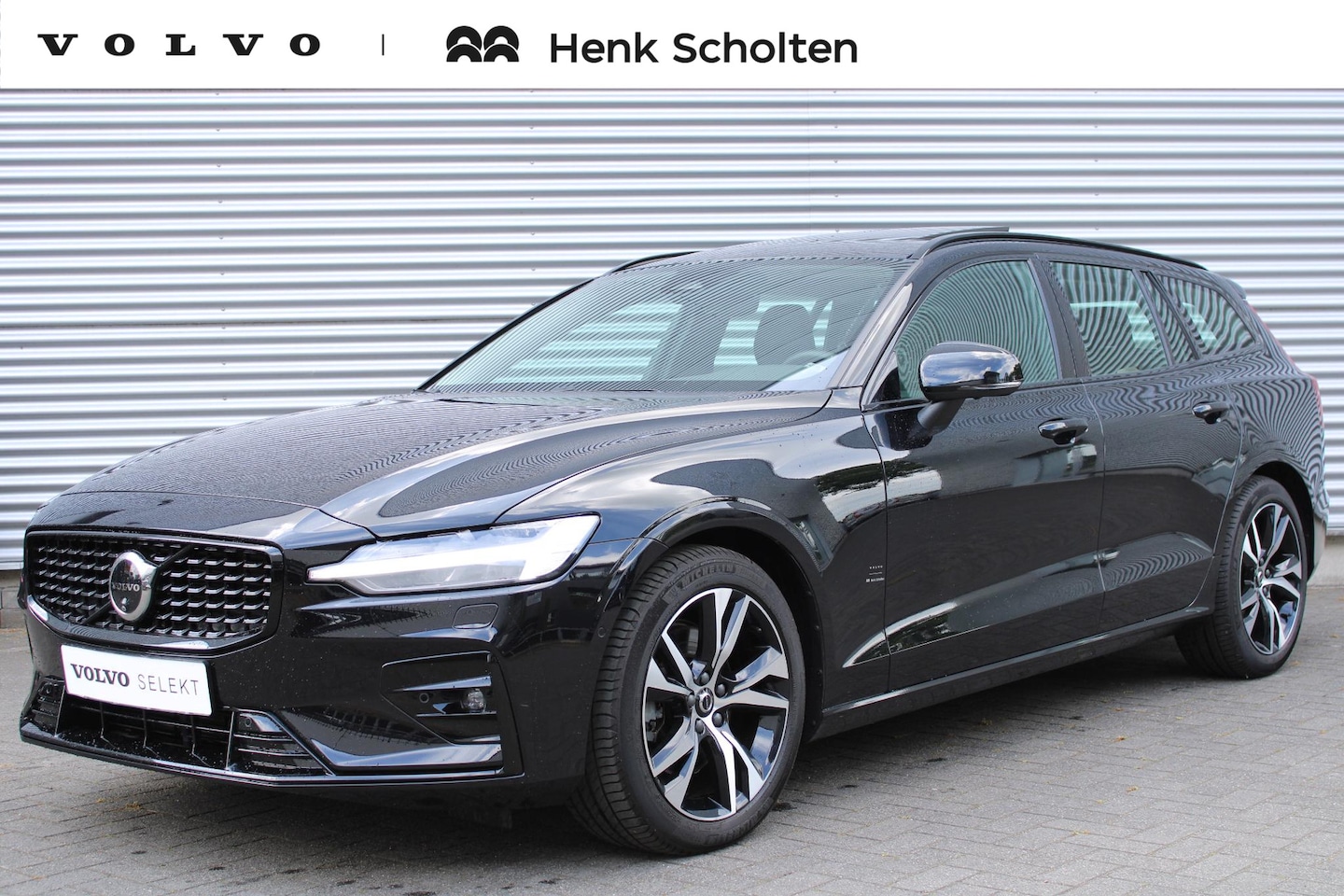 Volvo V60 - B3 AUT7 163PK Plus Dark | Verwarmbare Voor- En Achterstoelen | Verwarmbaar Stuurwiel | Aud - AutoWereld.nl