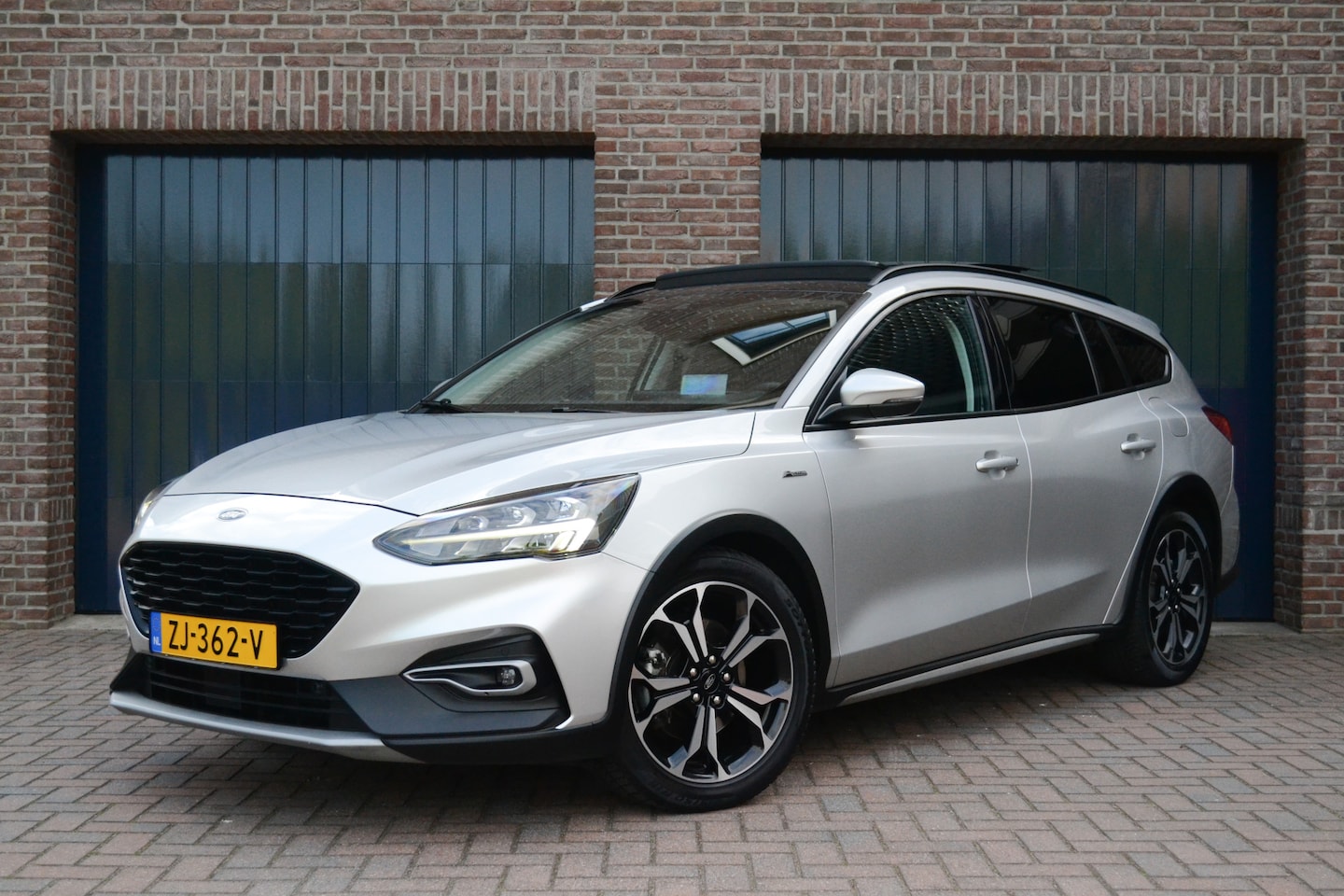 Ford Focus Wagon - 1.5 EcoBoost Automaat Active Business | Panorama | Head-Up | Keyless | Stoelverwarming | C - AutoWereld.nl