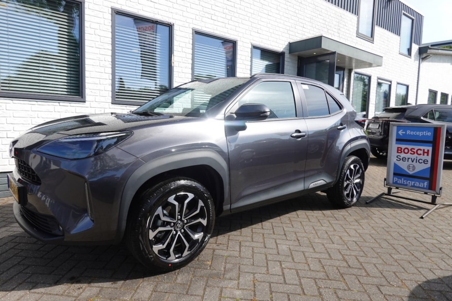 Toyota Yaris Cross - 1.5 HYBR 130 ACTIVE Winterpack Draadloos laden - AutoWereld.nl