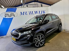 Skoda Karoq - 1.5 TSI ACT Business Edition / Trekhaak / Panoramadak / NL Auto
