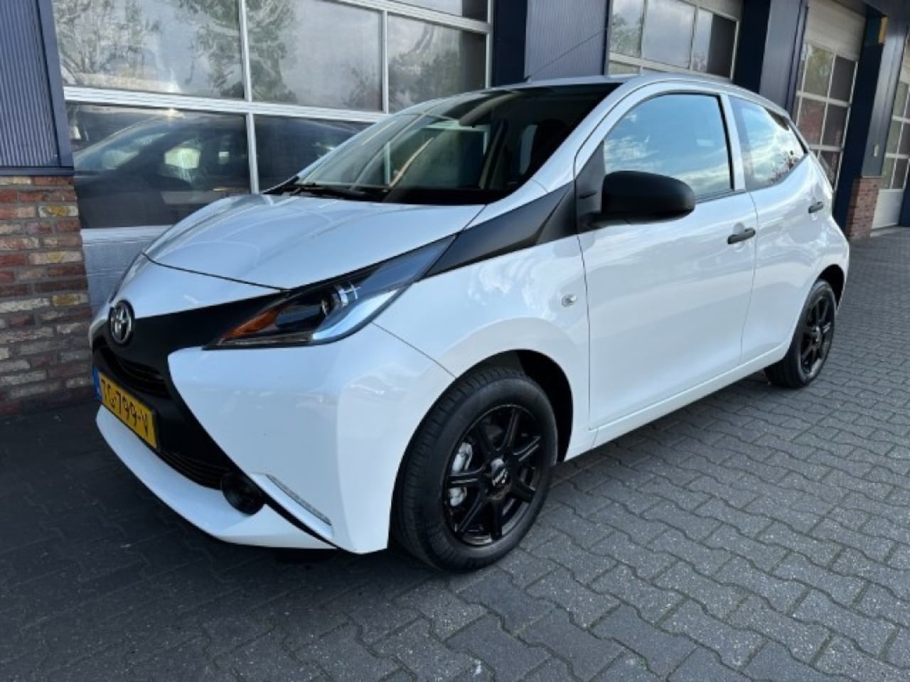 Toyota Aygo - 1.0 VVT-I X-FUN ALL.IN. - AutoWereld.nl
