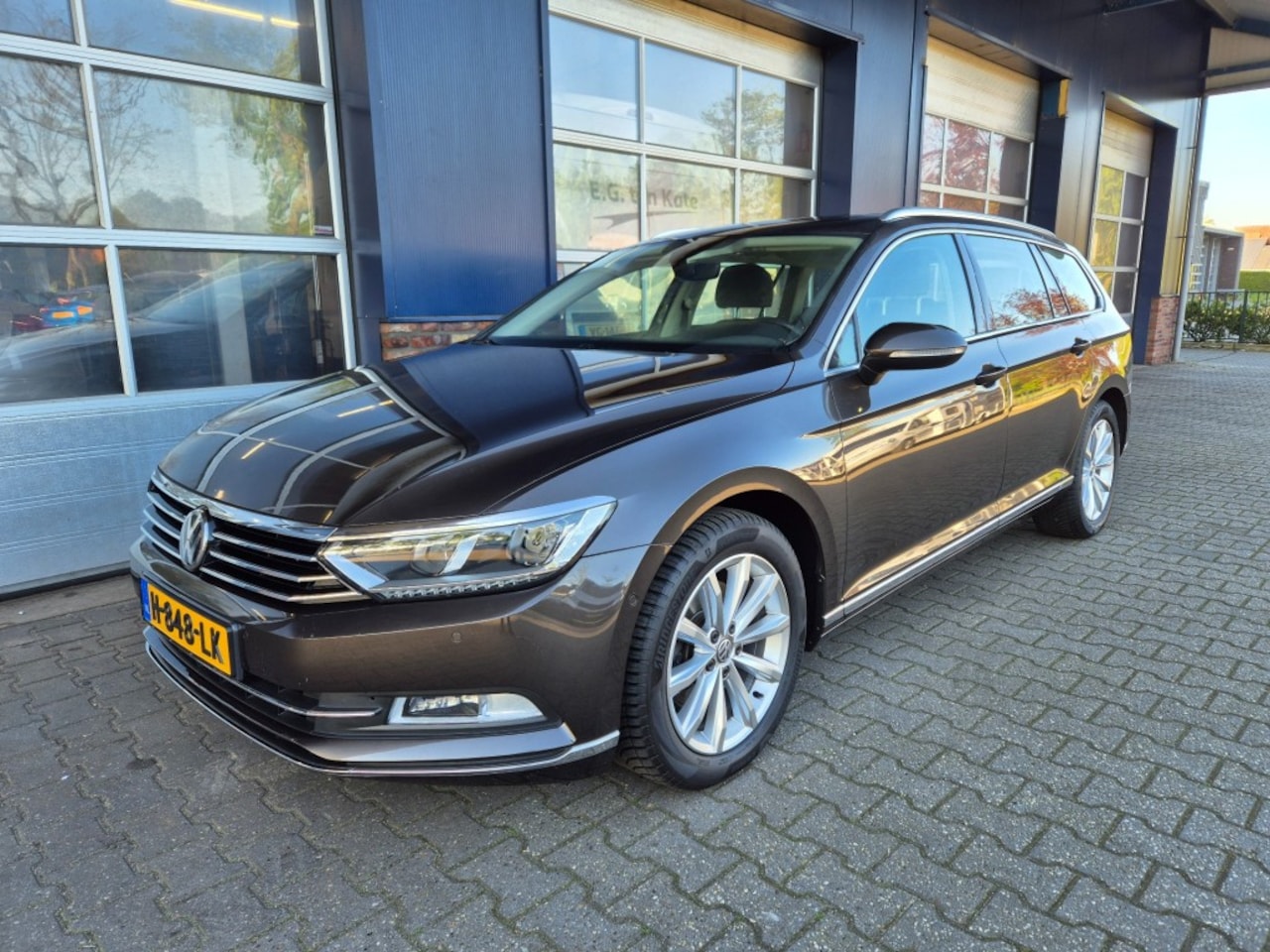 Volkswagen Passat - 1.8 TSI Highline 1.8 TSI Highline, Automaat, Trekhaak - AutoWereld.nl