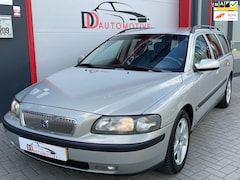 Volvo V70 - 2.4 Comfort Line AUT/TREKHAAK/LEER/CRUISE/AIRCO