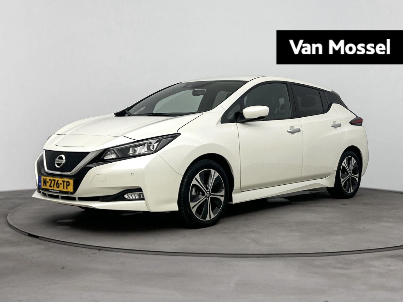 Nissan LEAF - Tekna 40 kWh 150PK | Navigatie | Half-Leder | 360 Graden Camera | Stoel- en Stuurverwarmin - AutoWereld.nl