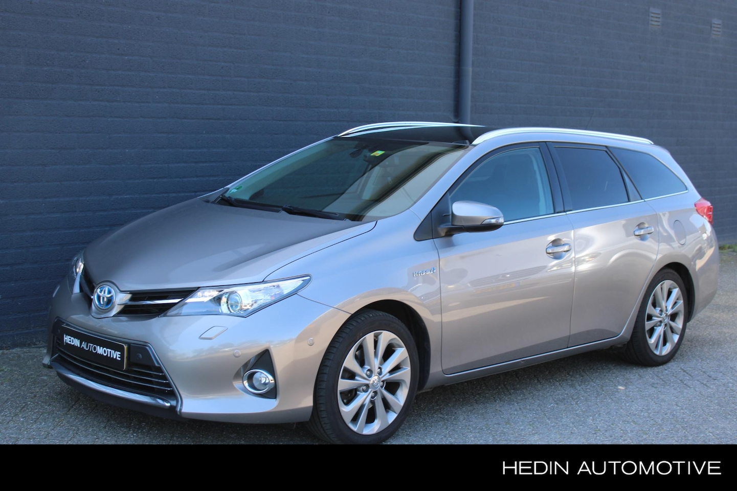 Toyota Auris Touring Sports - 1.8 Hybrid Executive Automaat | Navigatie | Camera | Climate Controle | Cruise Control | S - AutoWereld.nl
