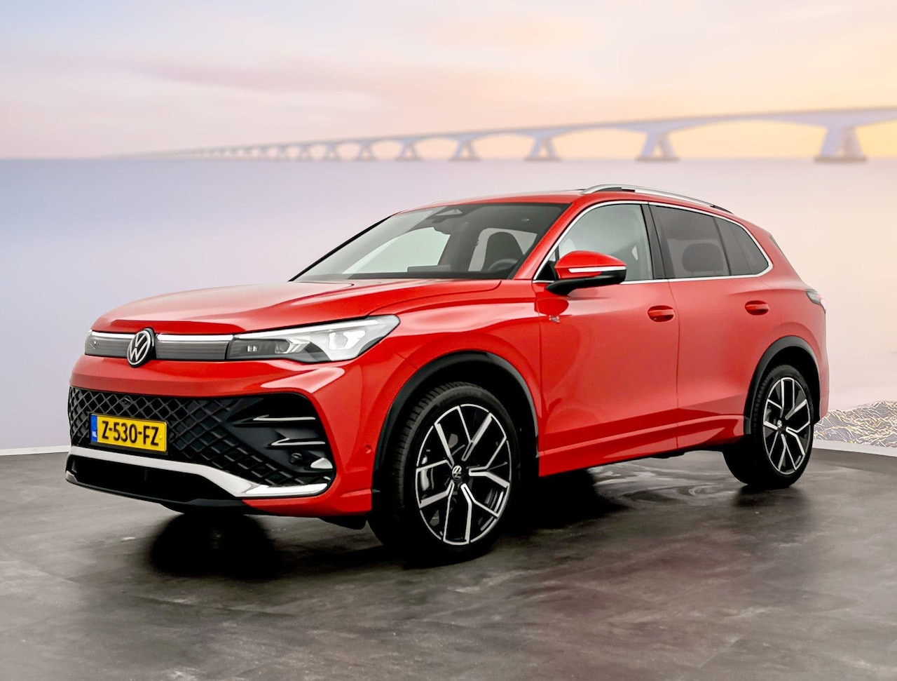 Volkswagen Tiguan - 1.5 eTSI R-Line Business 1.5 eTSI R-Line Business - AutoWereld.nl
