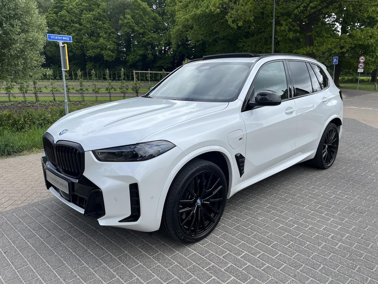 BMW X5 - xDrive50e M Sport Pano B&W - AutoWereld.nl