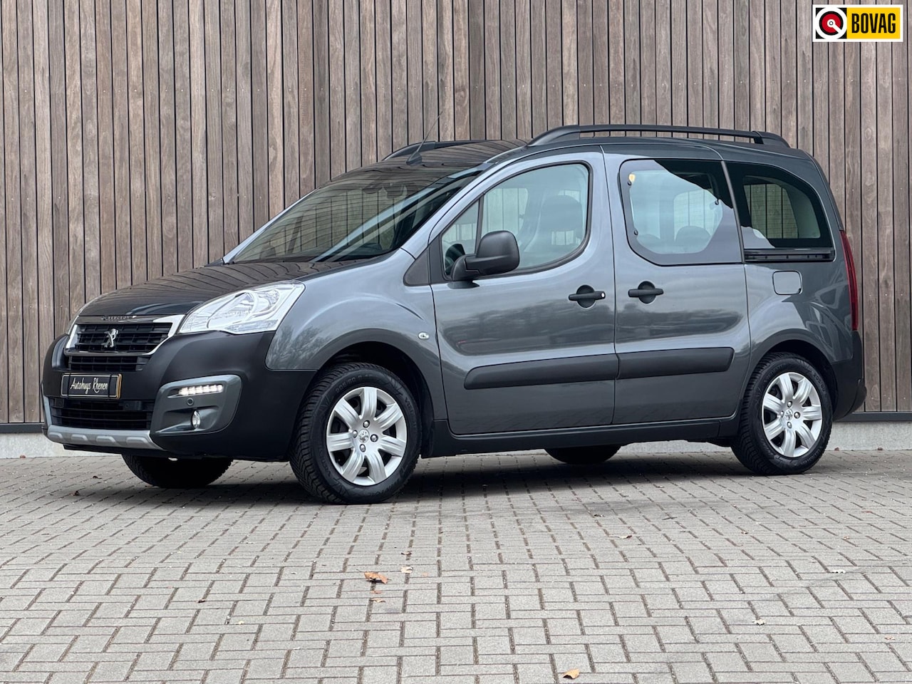 Peugeot Partner Tepee - 1.2 PureTech Allure / Trekhaak / - AutoWereld.nl