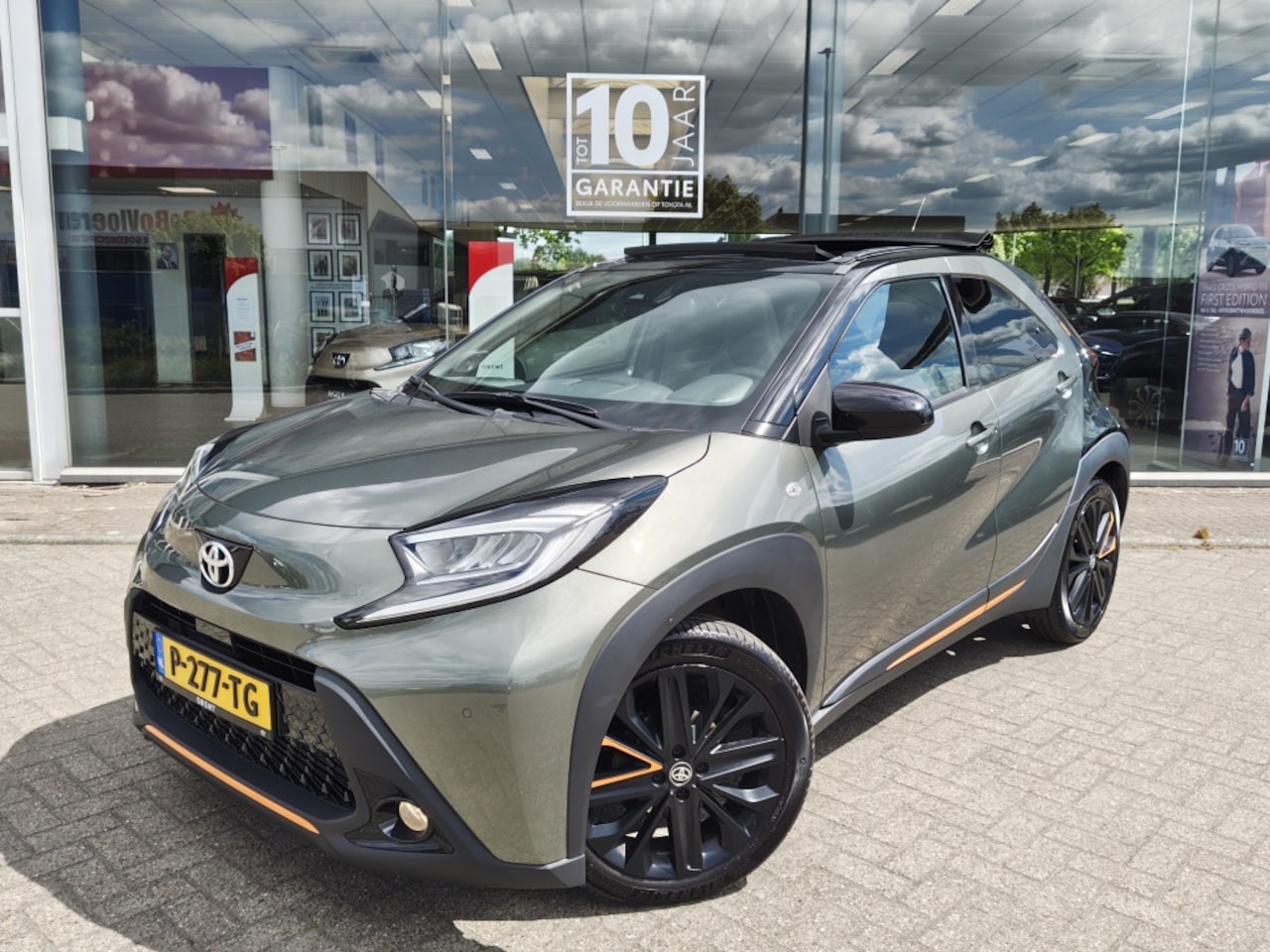 Toyota Aygo X - 1.0 VVT-i MT Limited | El. Vouwdak | Navi | JBL | Sensoren v/a - AutoWereld.nl
