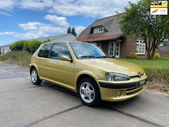 Peugeot 106 - 1.4 XS Premium|ZELDZAAM|49.220 KM|SPORT|LEDER|SPOILER|NAP|NL-AUTO|BOEKJES
