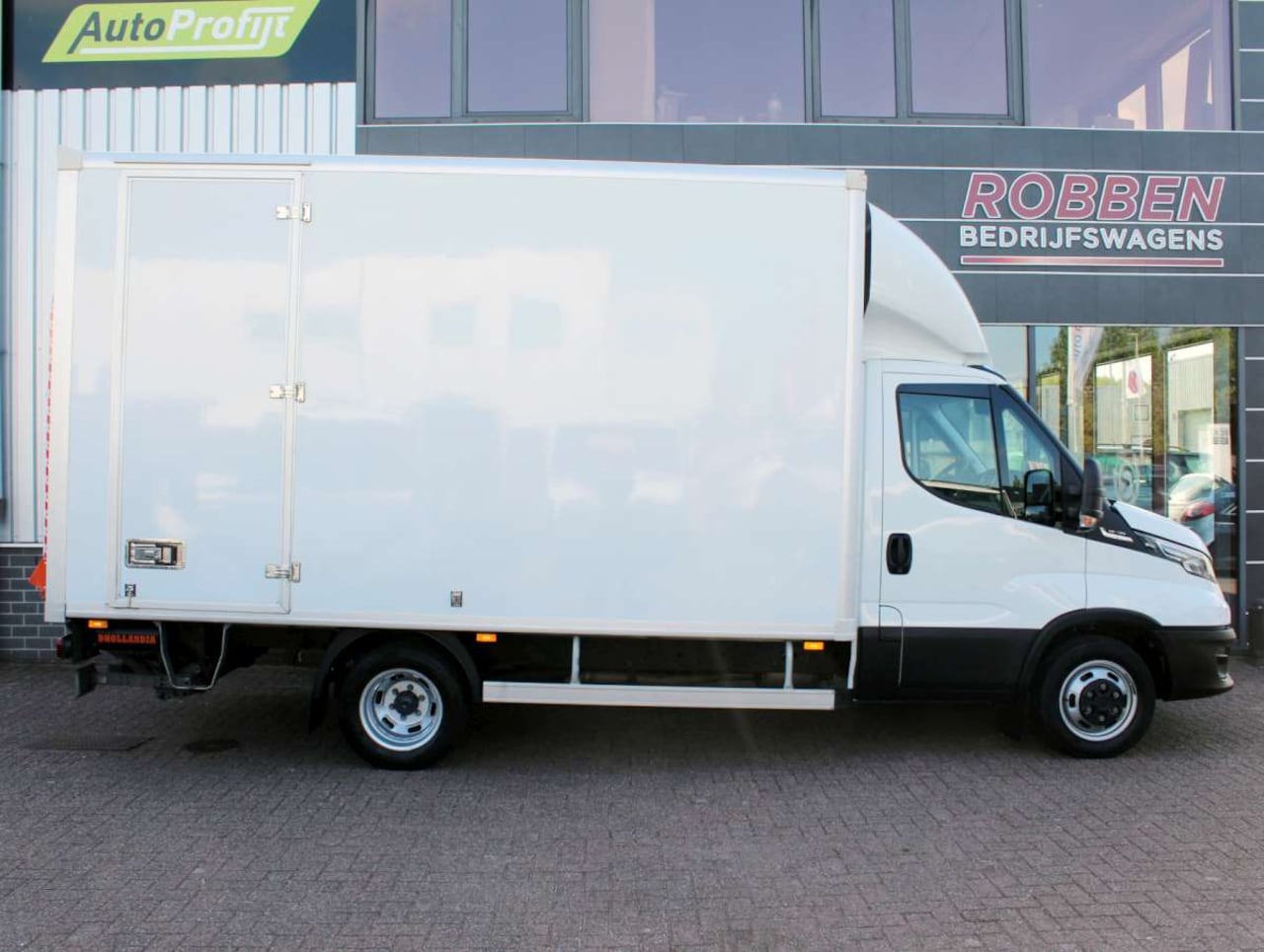 Iveco Daily - 40C18 HA8 Bakwagen Aut. Laadklep 1000 kg / Zijdeur - AutoWereld.nl